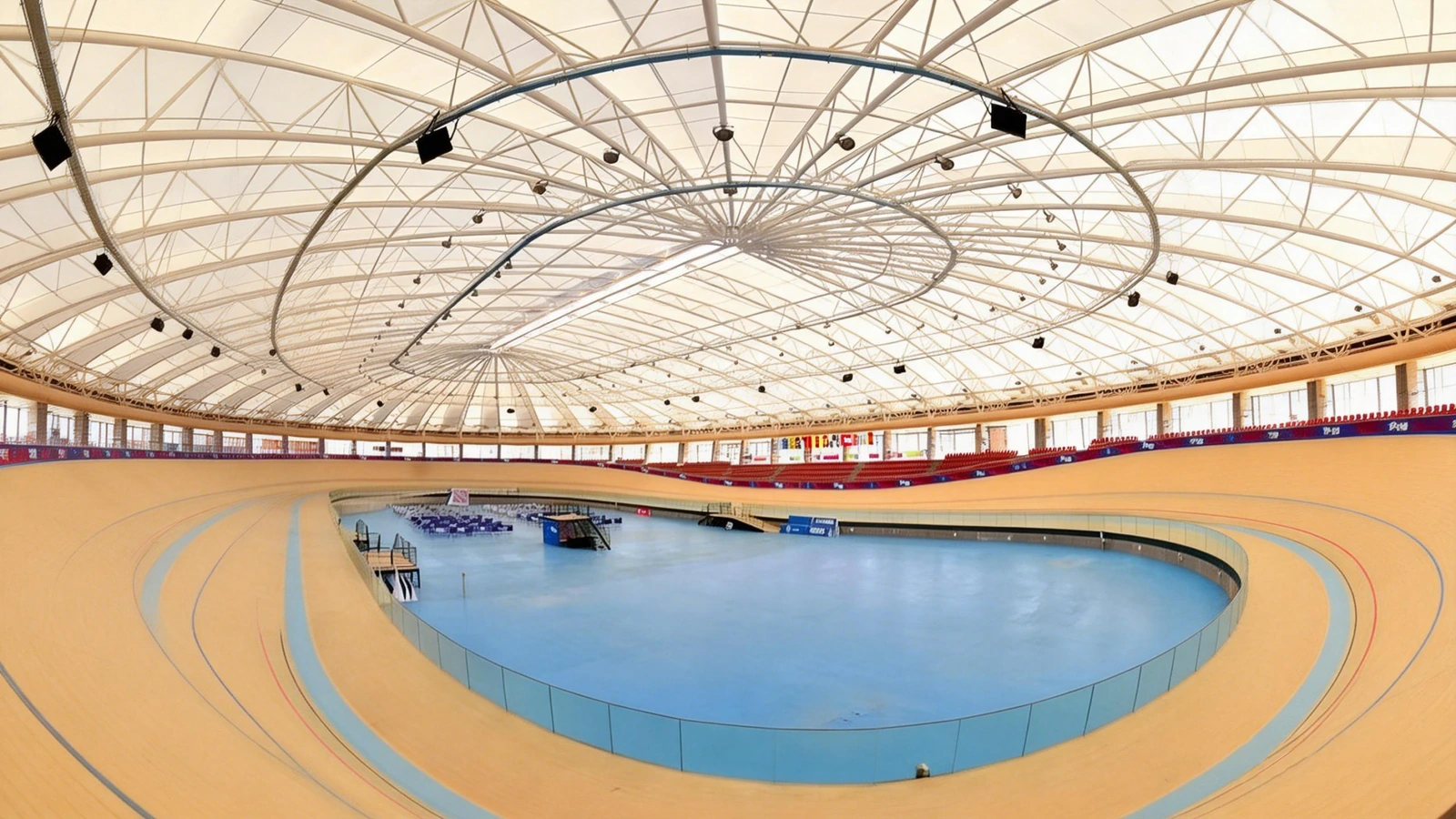 Radial cable roof over an indoor Olympic swimming pool